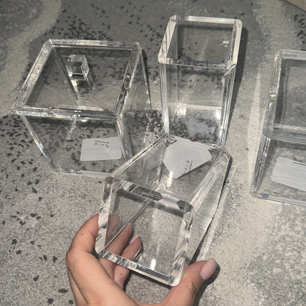 Clear Acrylic Bathroom Organizer Set - Picture 6 of 6